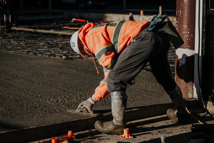 Jaki beton na fundament? Klasa, ilość i najczęstsze błędy