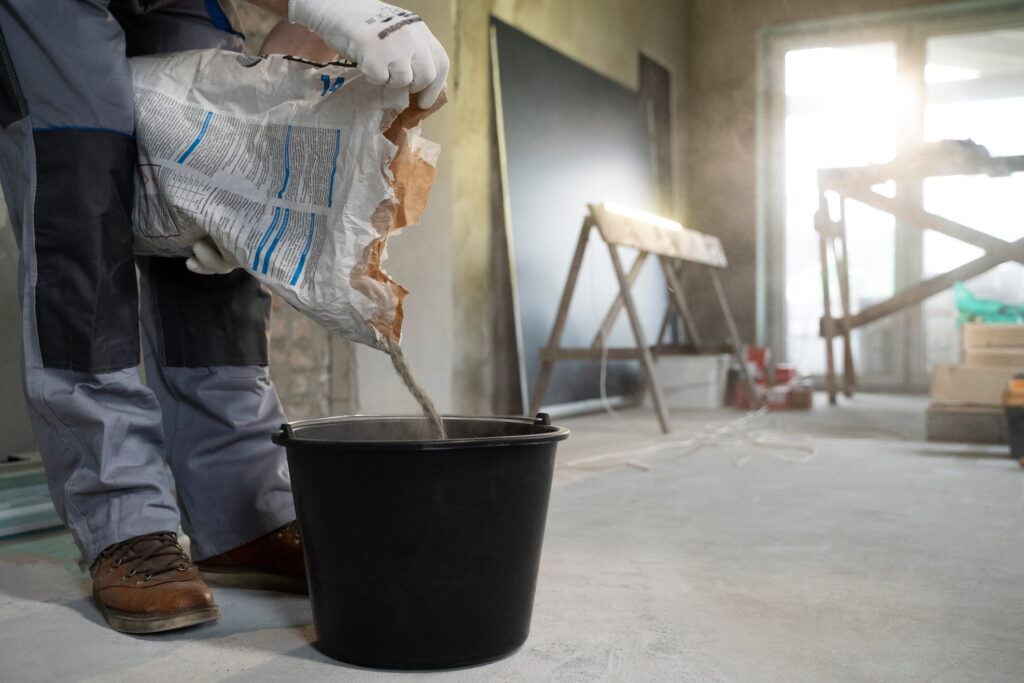 Beton na posadzkę przemysłową – klasa, fibrobeton czy zbrojenie siatkowe?